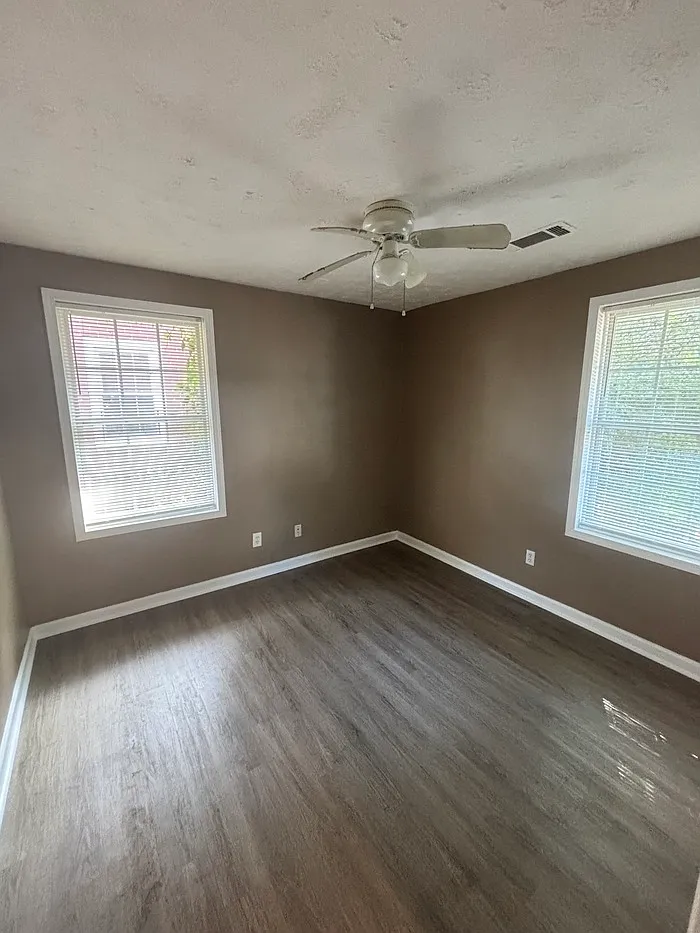 2 bed, 1.0 bath, 720 sqft, $1,000 — Photo 3