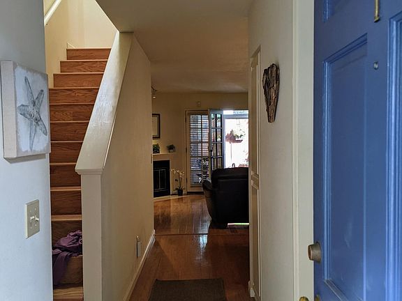 3rd image of 2110 De La Vina St Unit 1