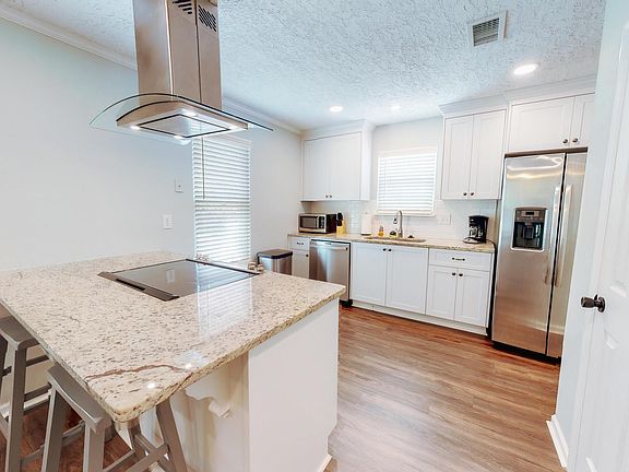 2nd image of 2511 Castlewood Ct