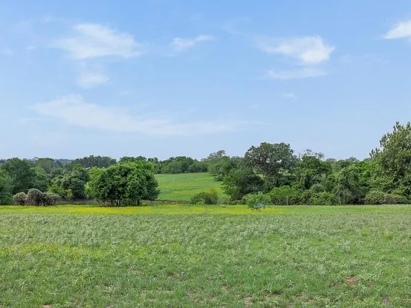 10889 Seydler Rd, La Grange, TX 78945