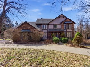 6400 Bridle Ln, Highland, MI 48356