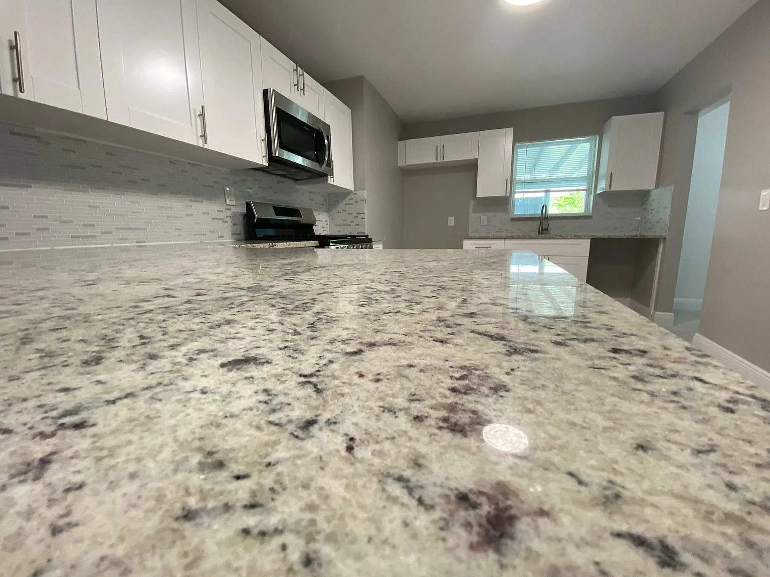 5 bed, 2.0 bath, 1620 sqft, $3,500 — Photo 3