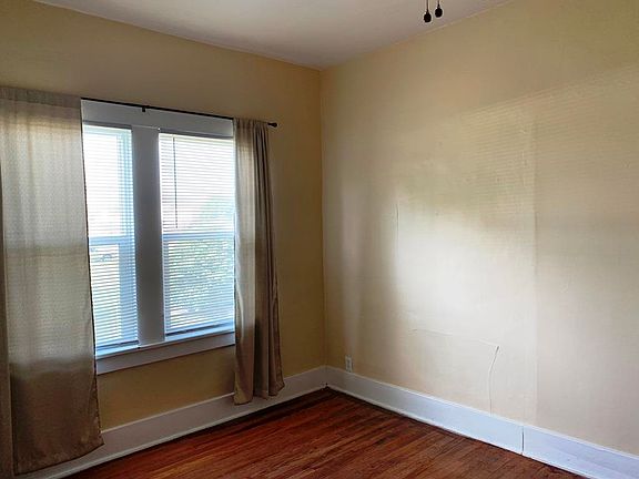 4th image of 210 N Lincoln Ave