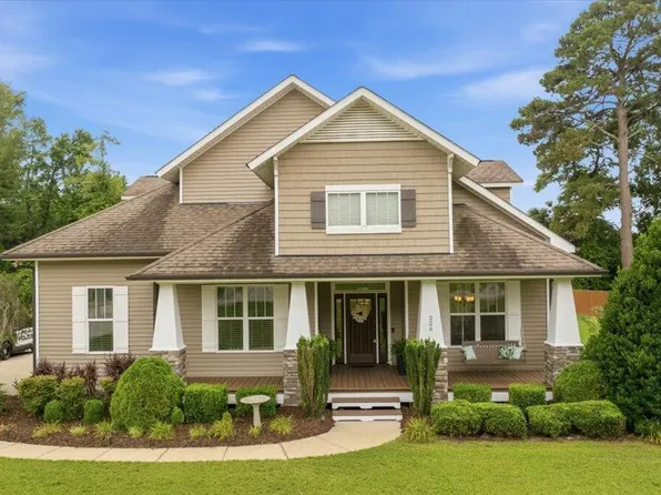 226 Braddock Dr, Lillington, NC 27546