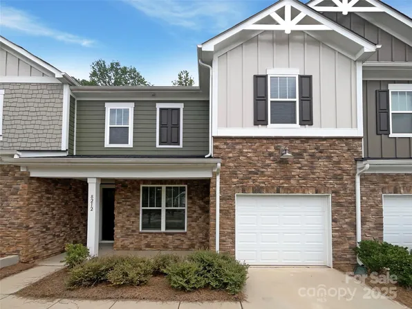 8212 Merryvale Ln, Charlotte, NC 28214