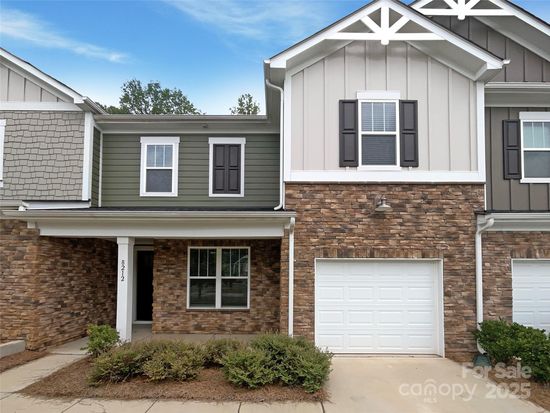 8212 Merryvale Ln, Charlotte, NC 28214