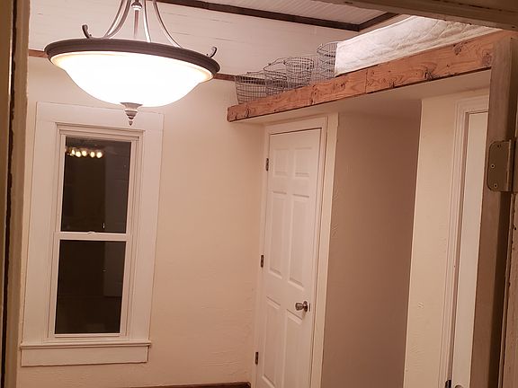 5th image of 916 N Davis Ave