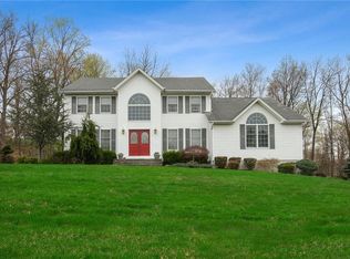 7 Dundee Ct, Chestnut Ridge, NY 10977