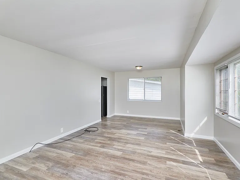 1495 Tremont Dr — Photo 7