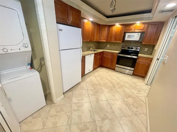 545 Oaks Lane #103, Pompano Beach, FL 33069