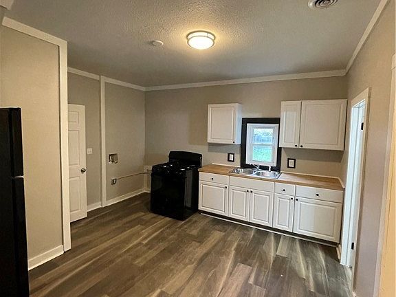 5th image of 3436 Storer Ave