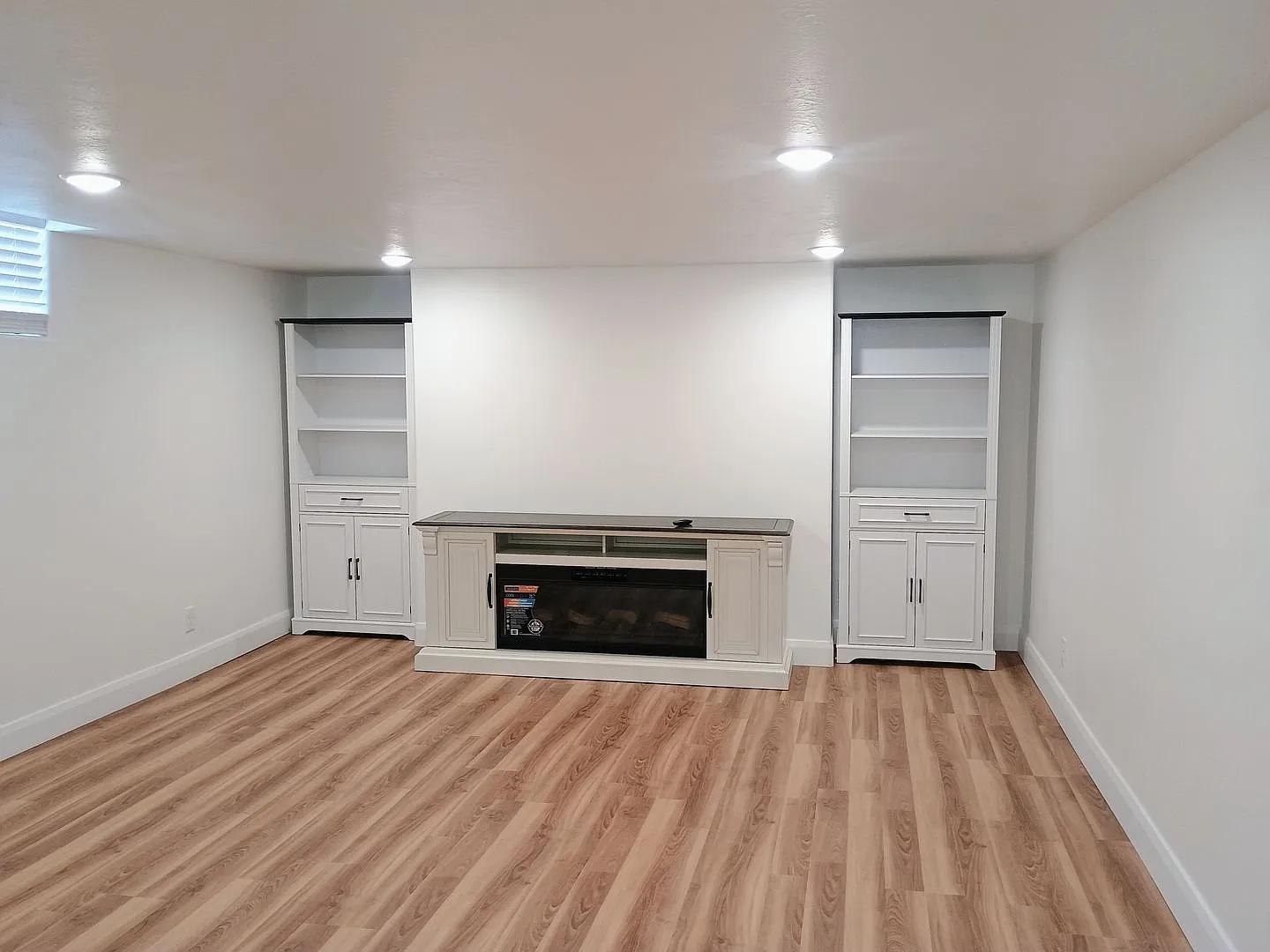 (400 W) Left Duplex — Photo 4