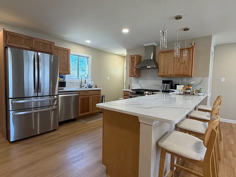 6524 Greenleaf St — Photo 2