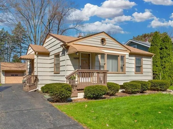 1608 Inverness St, Sylvan Lake, MI 48320