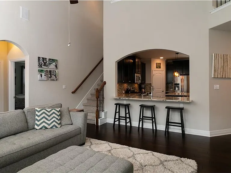 104 Auburn Cv — Photo 17