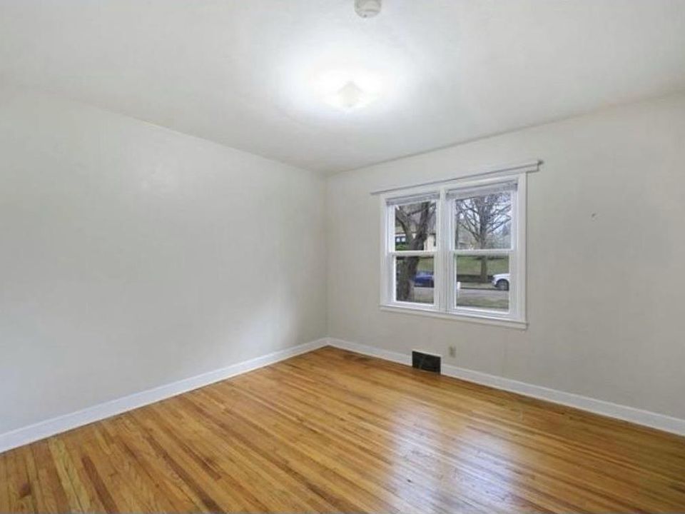 1st image of 5 Belvidere St E #1