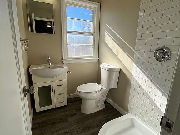 2nd image of 2505 Poplar St