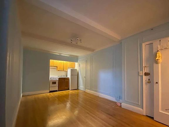 2nd image of 325 W 45th St APT 414