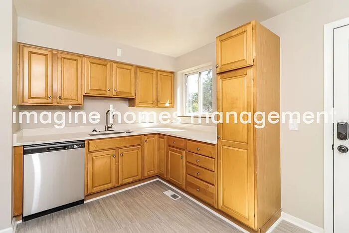 1688 Sanborn Dr — Photo 6