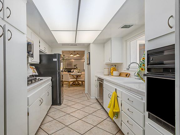 4th image of 215 Hillview Dr