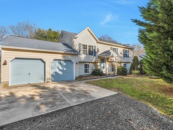 3rd image of 363 E Upland Ave