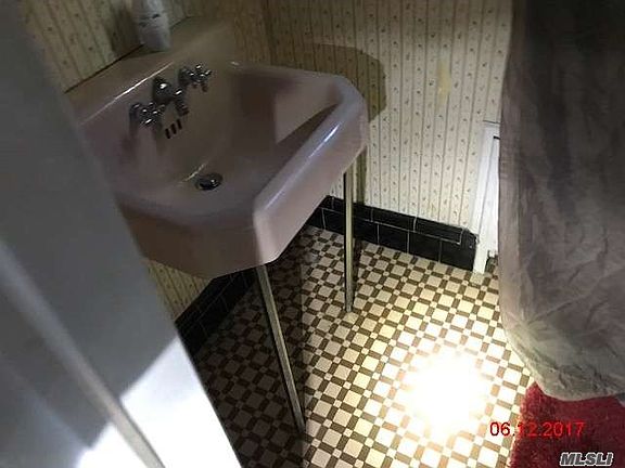 5th image of 798 De Mott Ave