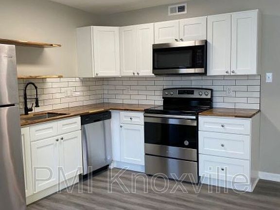 3rd image of 123 Ingersoll Ave APT 10