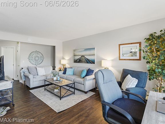 2nd image of 25323 Franklin Ter