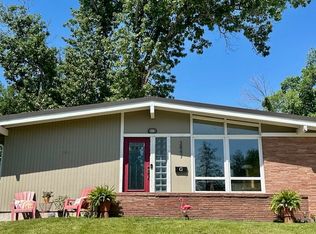 3847 Falbrook Dr NE, Cedar Rapids, IA 52402