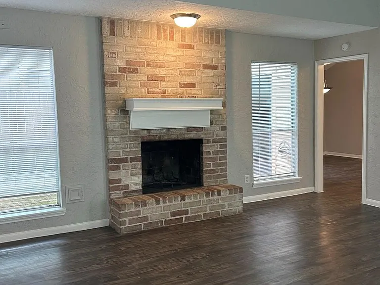 11923 Lakewood West Dr — Photo 7