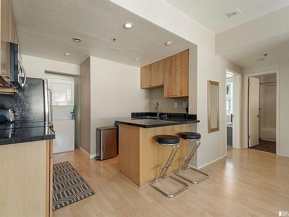 3rd image of 201 Harrison St APT 913