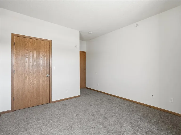 Crown Villa Apartments — Photo 28