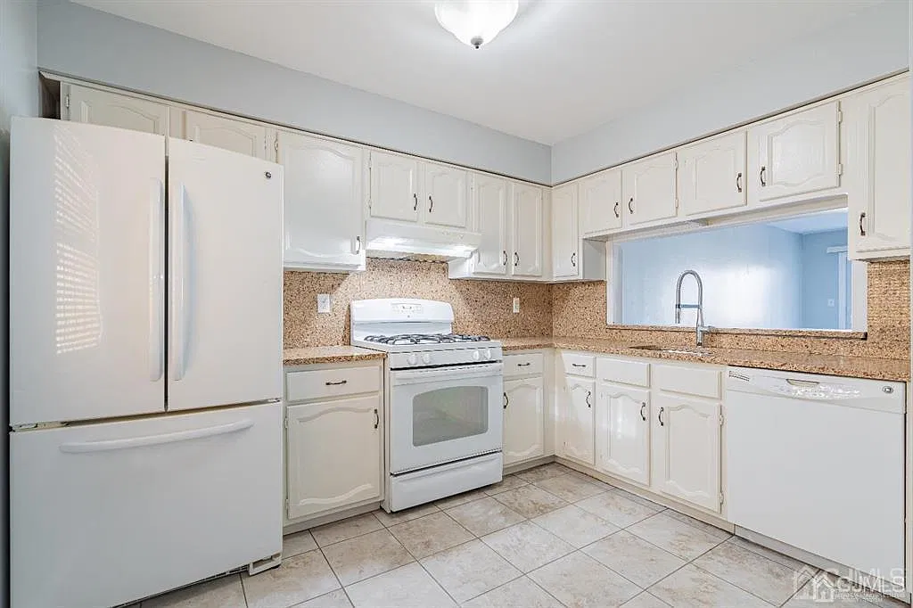 3 bed, 2.0 bath, $3,250 — Photo 3