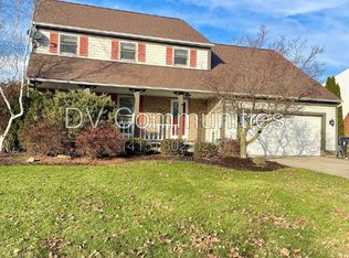 32467 S Roundhead Dr, Solon, OH 44139