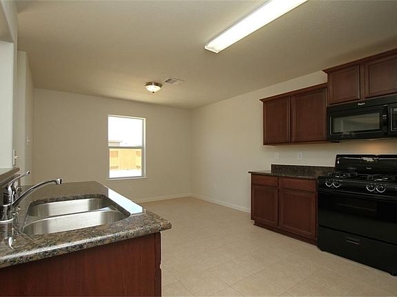 2nd image of 2615 Tracy Ln