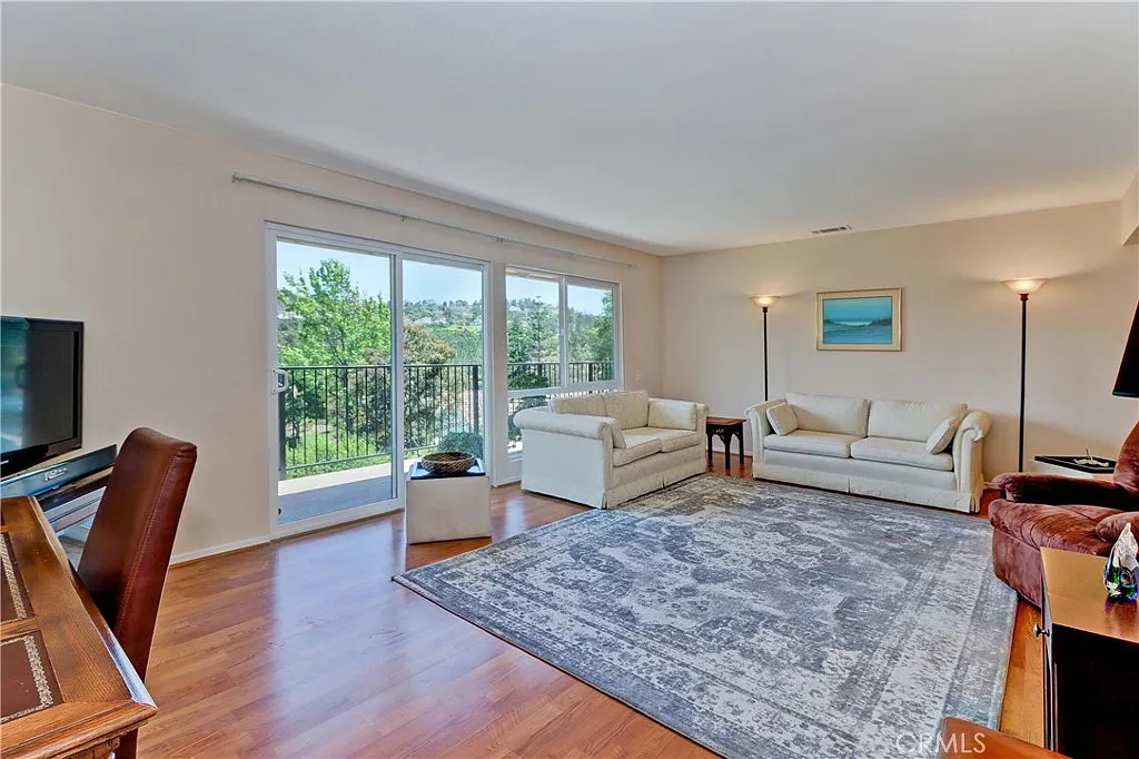 2 bed, 1079 sqft, $3,100 — Photo 3