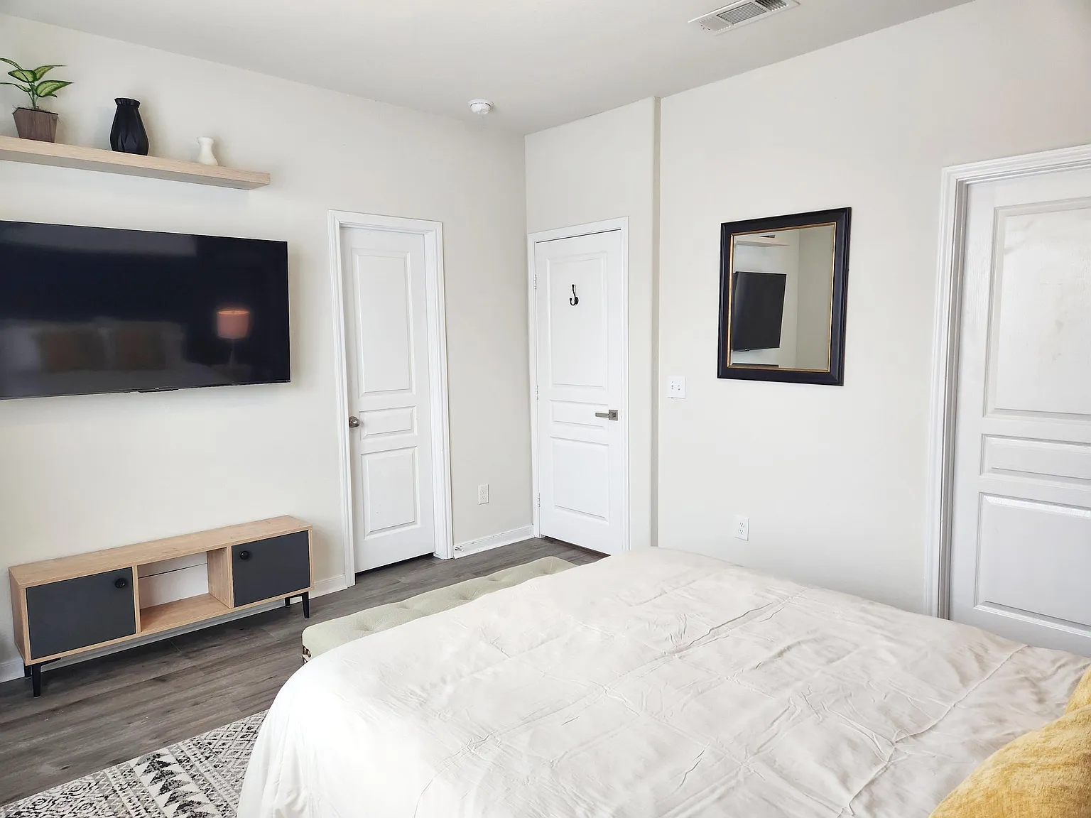 4 bed, 2.0 bath, 2200 sqft, $1,027 — Photo 4