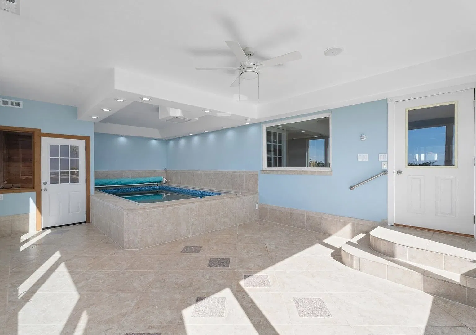 Spacious 6BR House in Bismarck — Photo 1