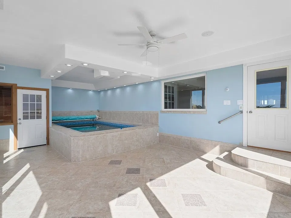 2824 Promontory Dr