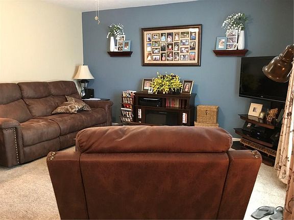 5th image of 223 Parkway Blvd Unit 18