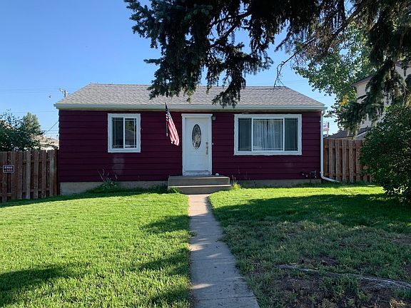 4th image of 1018 1st Ave NW
