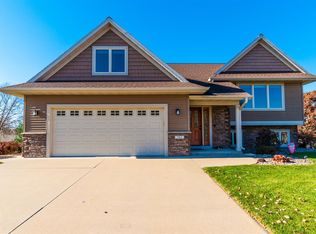 742 Oak Timber Dr, Onalaska, WI 54650