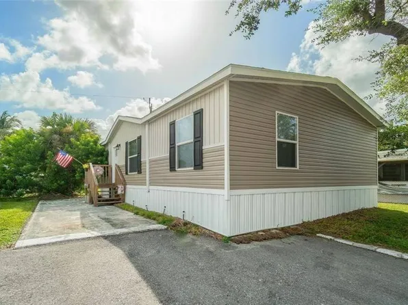 715 Banyan Dr, Lake Worth, FL 33461