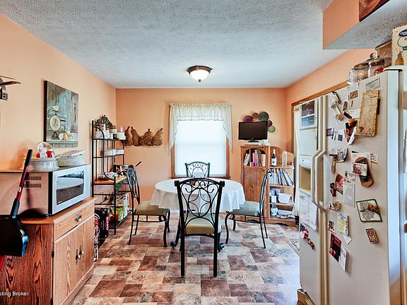 3rd image of 196 Sharon Dr