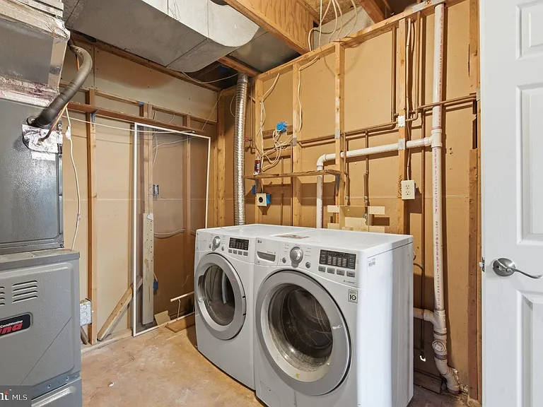 46601 Carriage Ct — Photo 16