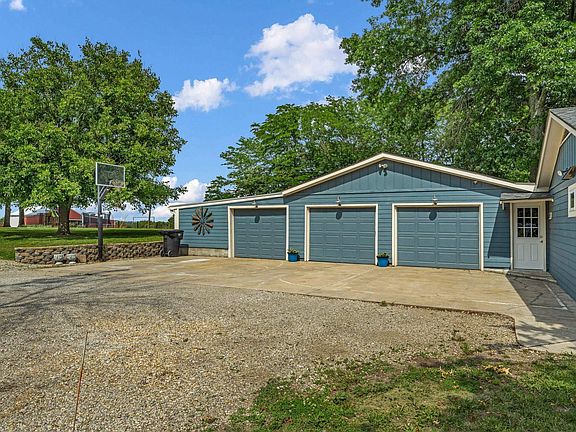 3rd image of 4832 NE Kincaid Rd