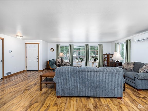 4th image of 100 N Duckabush Drive E