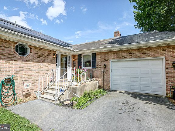 4th image of 8 Fairfield Ave