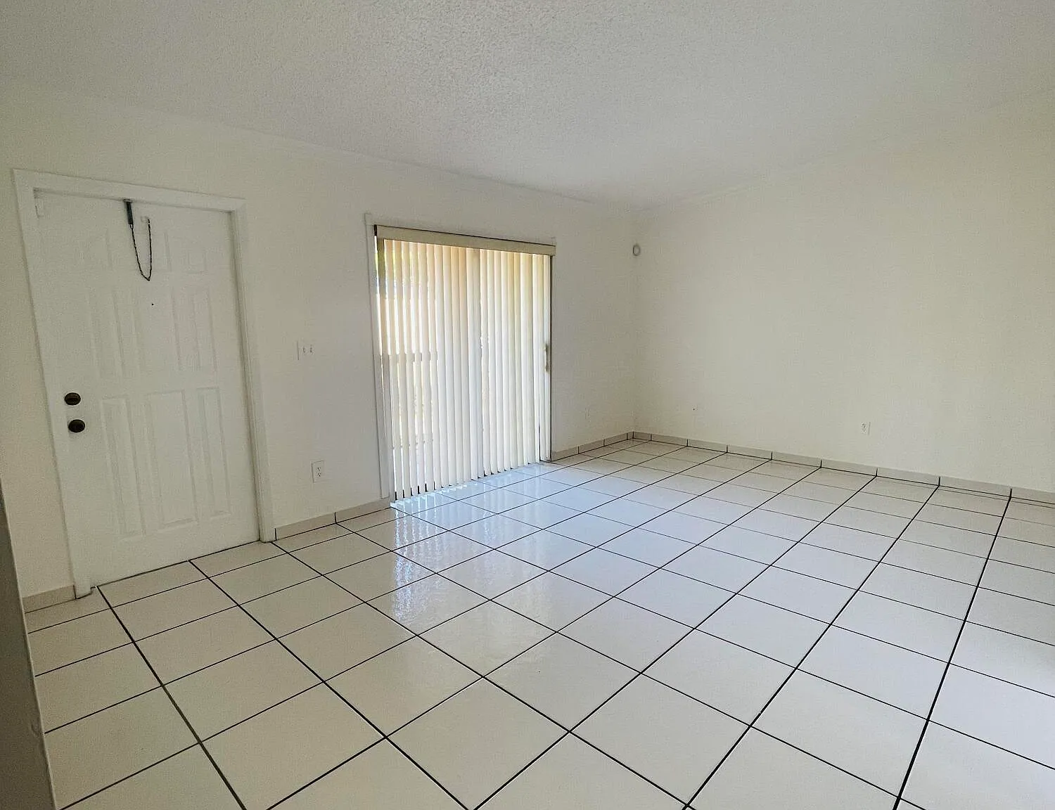 3 bed, 2.0 bath, 1100 sqft, $2,500 — Photo 3