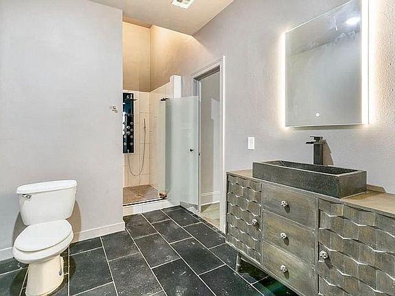 5th image of 4 College Hills Dr